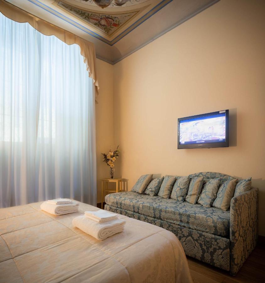 Pensión Novella House 2*