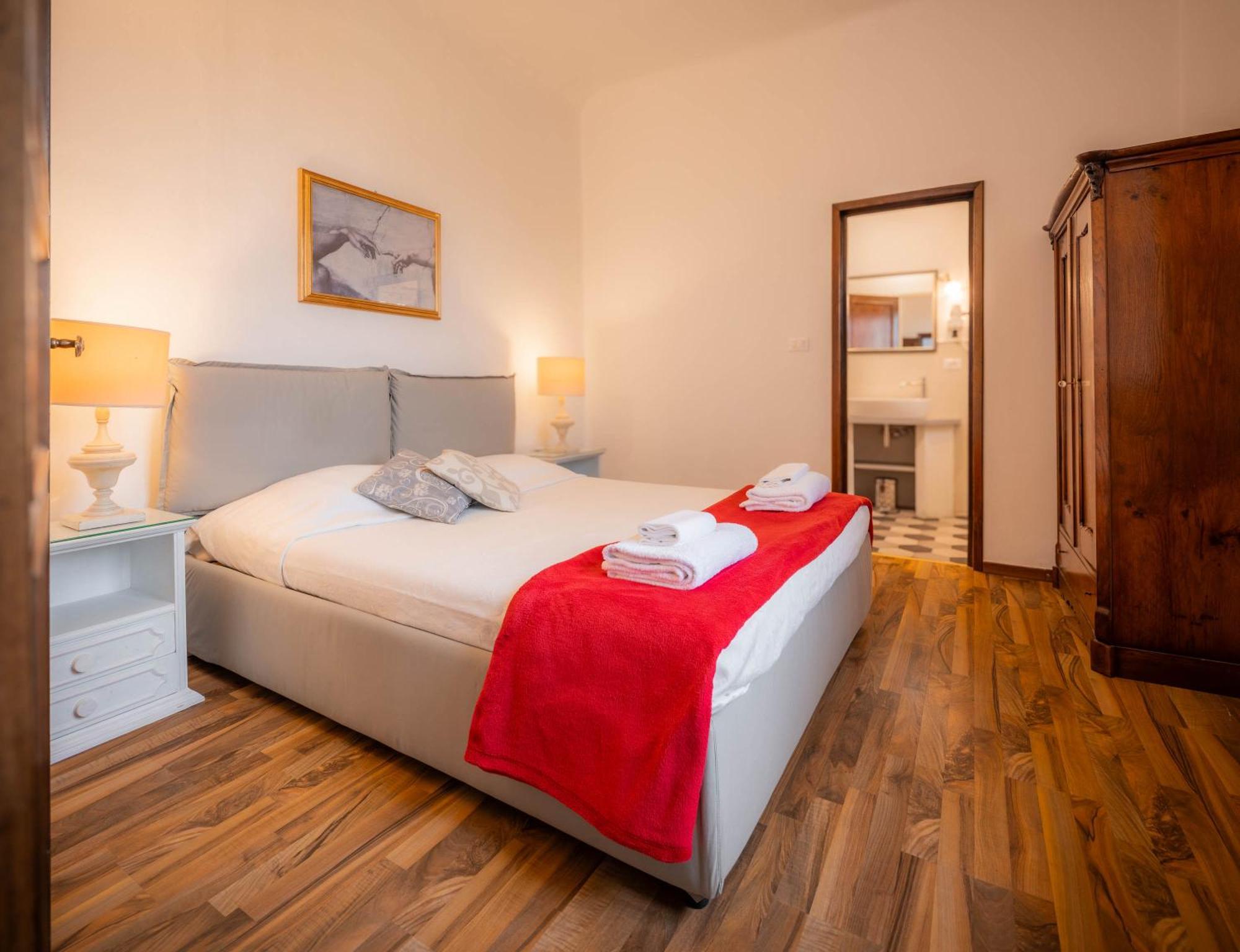 Pensión Novella House 2*