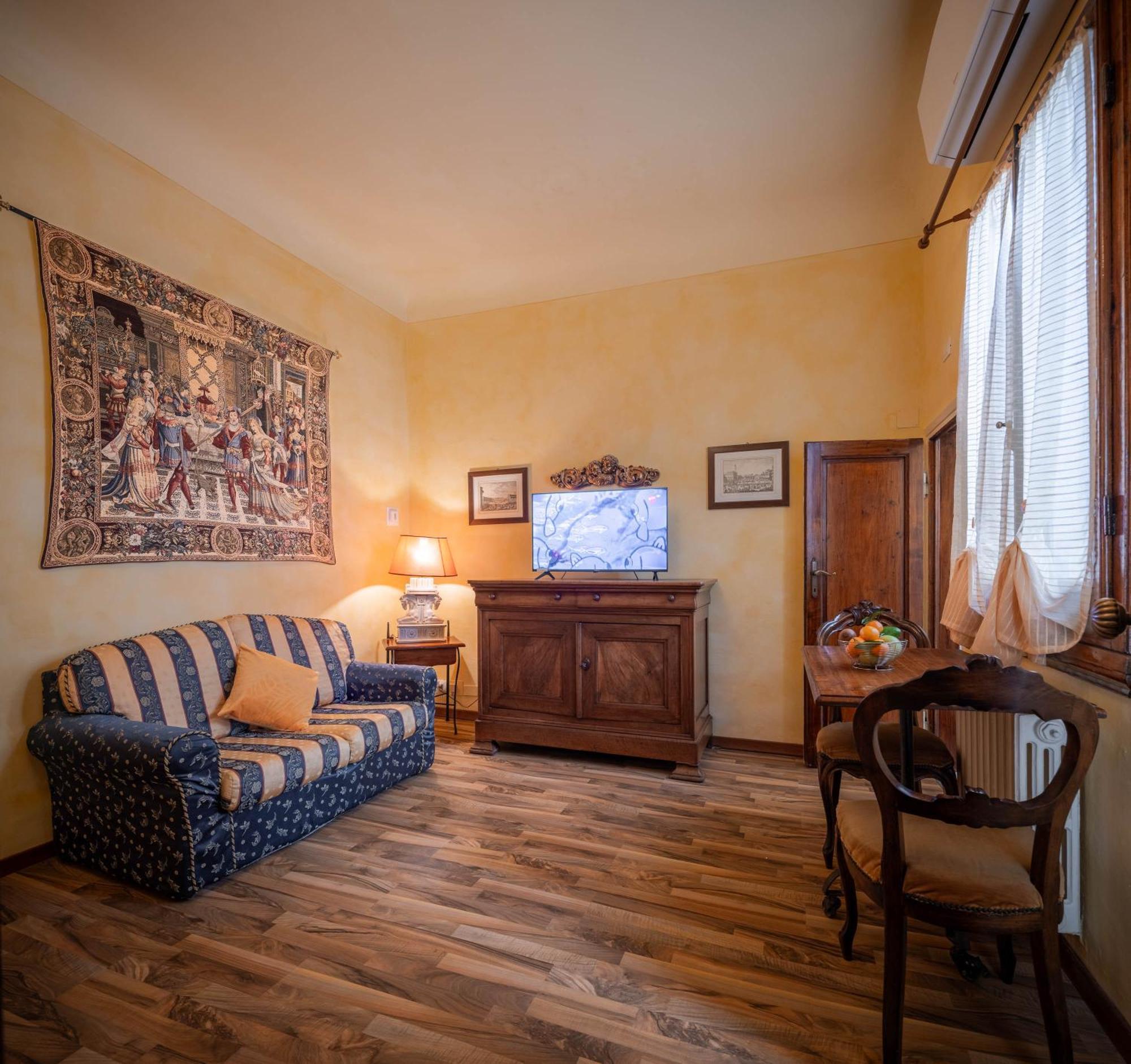 Novella House 2* Florencia